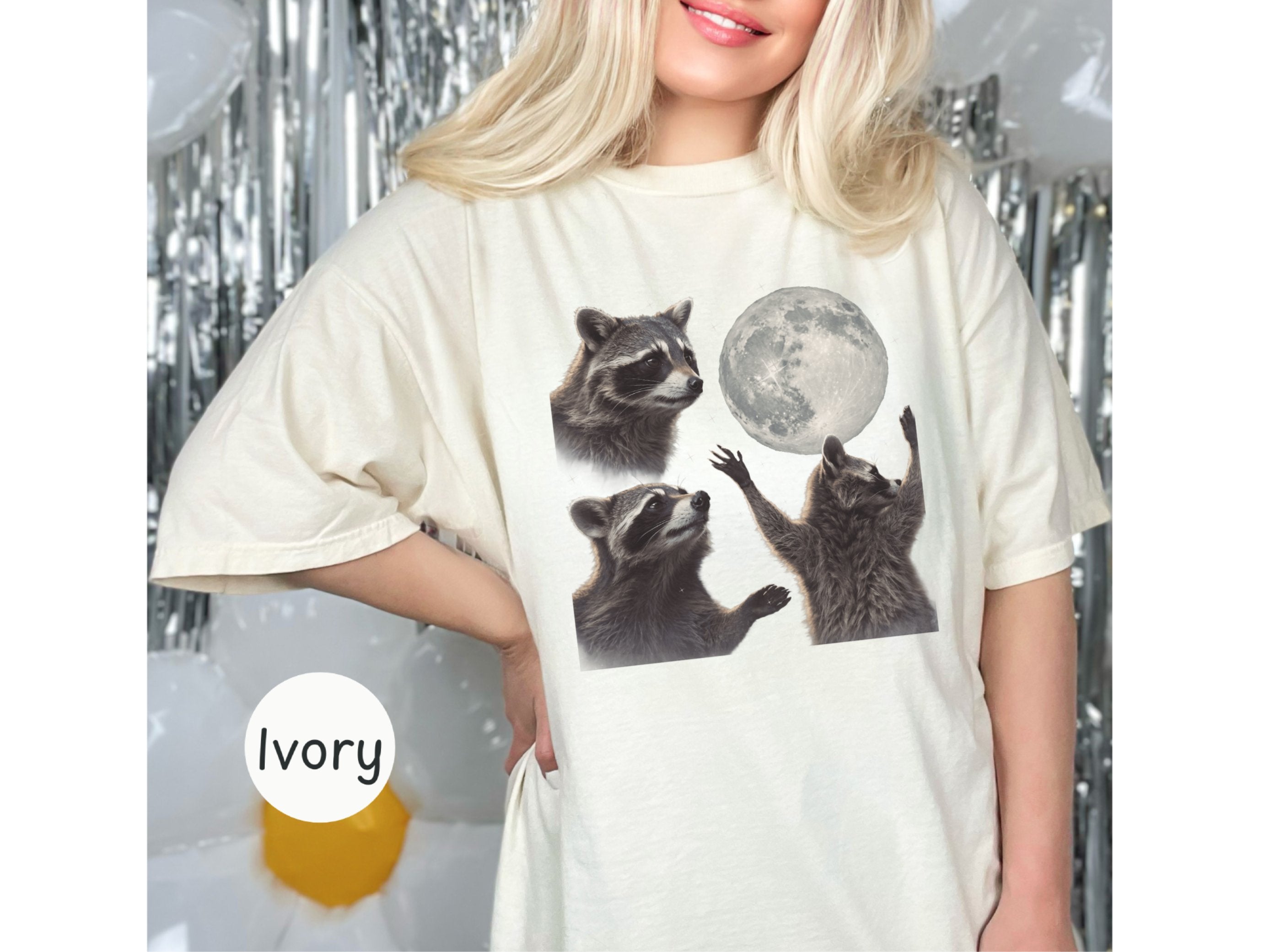 Funny Raccoon Howling at the Moon T-Shirt - Ideal Halloween Gift for Raccoon Lovers!