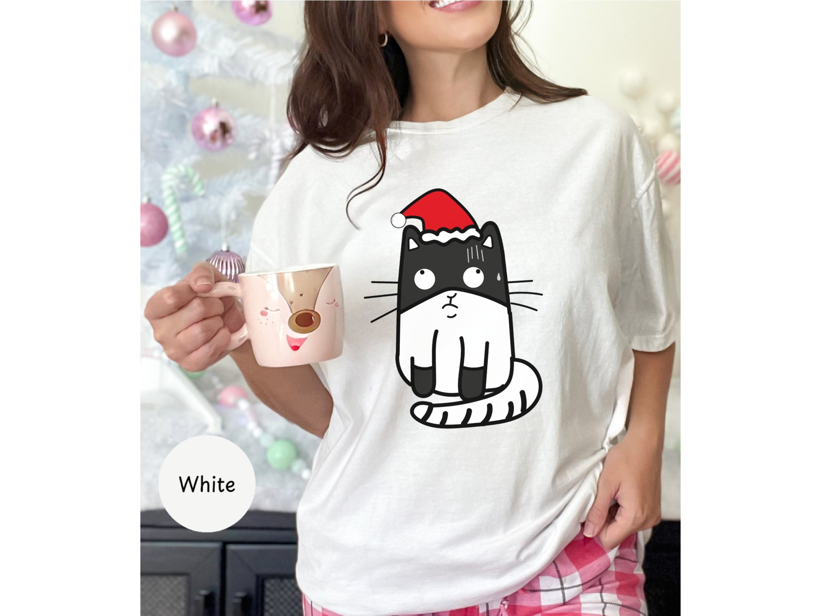 Adorable Christmas Cat T-Shirt - Cute Santa Hat Kitty Tee for Cat Lovers | Unisex Holiday Gift